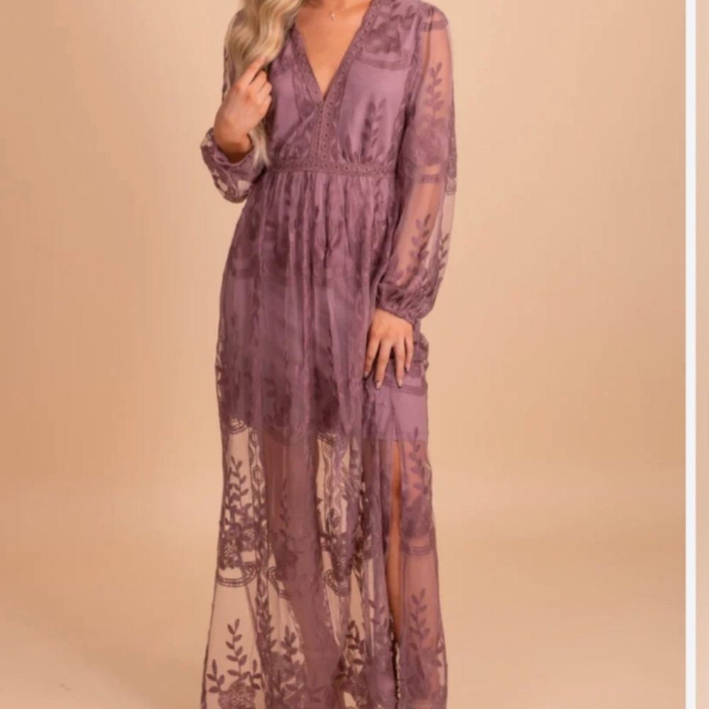 Elegant Mauve Lace Maxi Dress